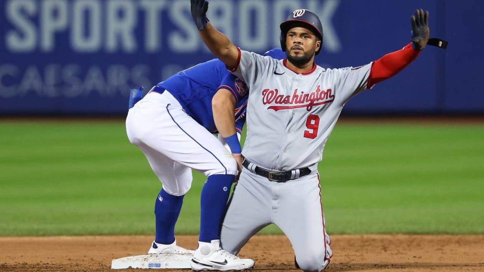 Reports: Cubs land 3B Jeimer Candelario from Nationals