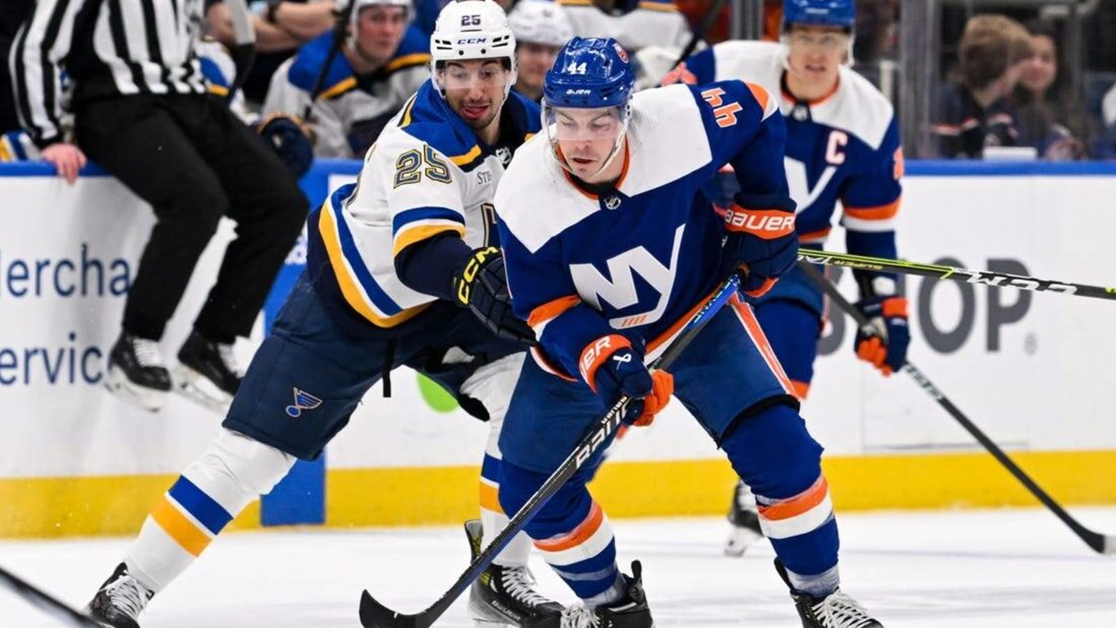 Islanders score 4 straight goals to rally past Blues