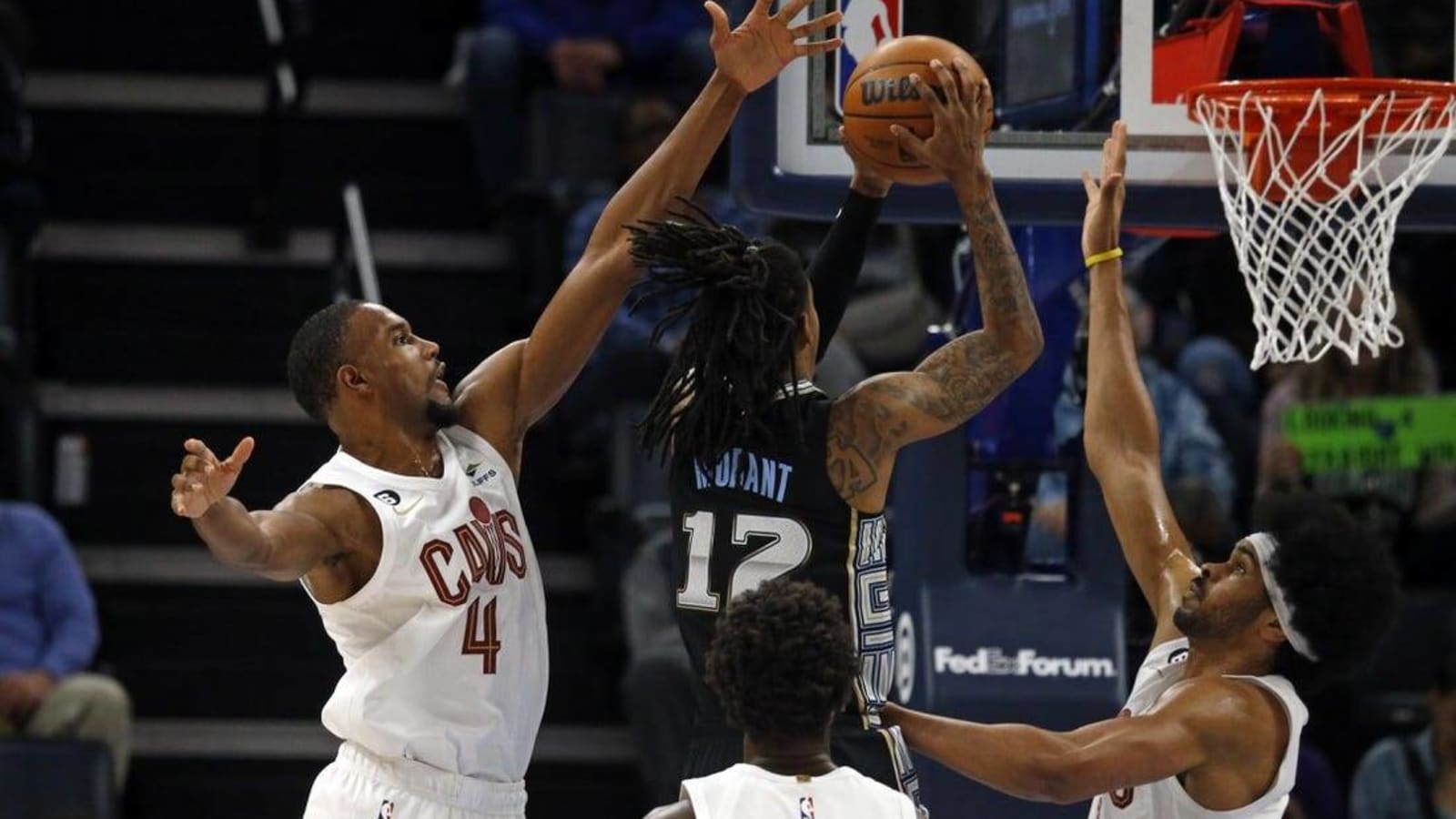 Late heroics help Grizzlies top Cavs for 11th straight win