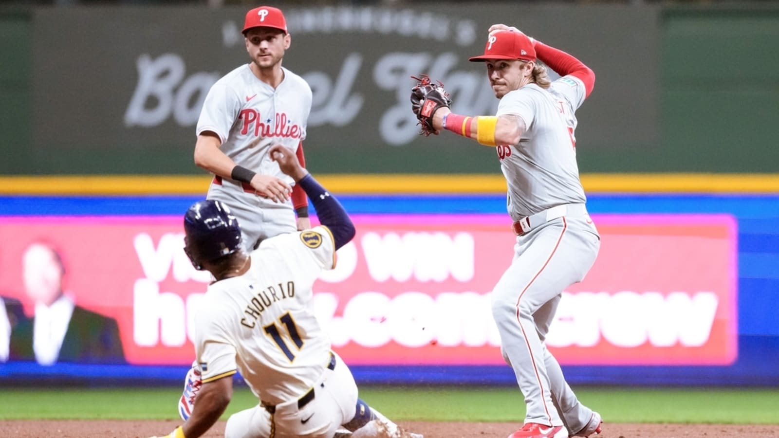 Brewers host Phillies, look to clinch NL Central