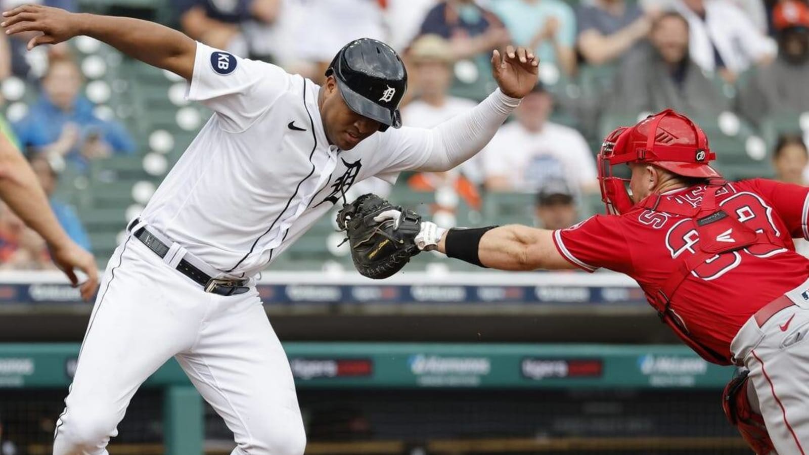 Tigers place 2B Jonathan Schoop (ankle) on IL