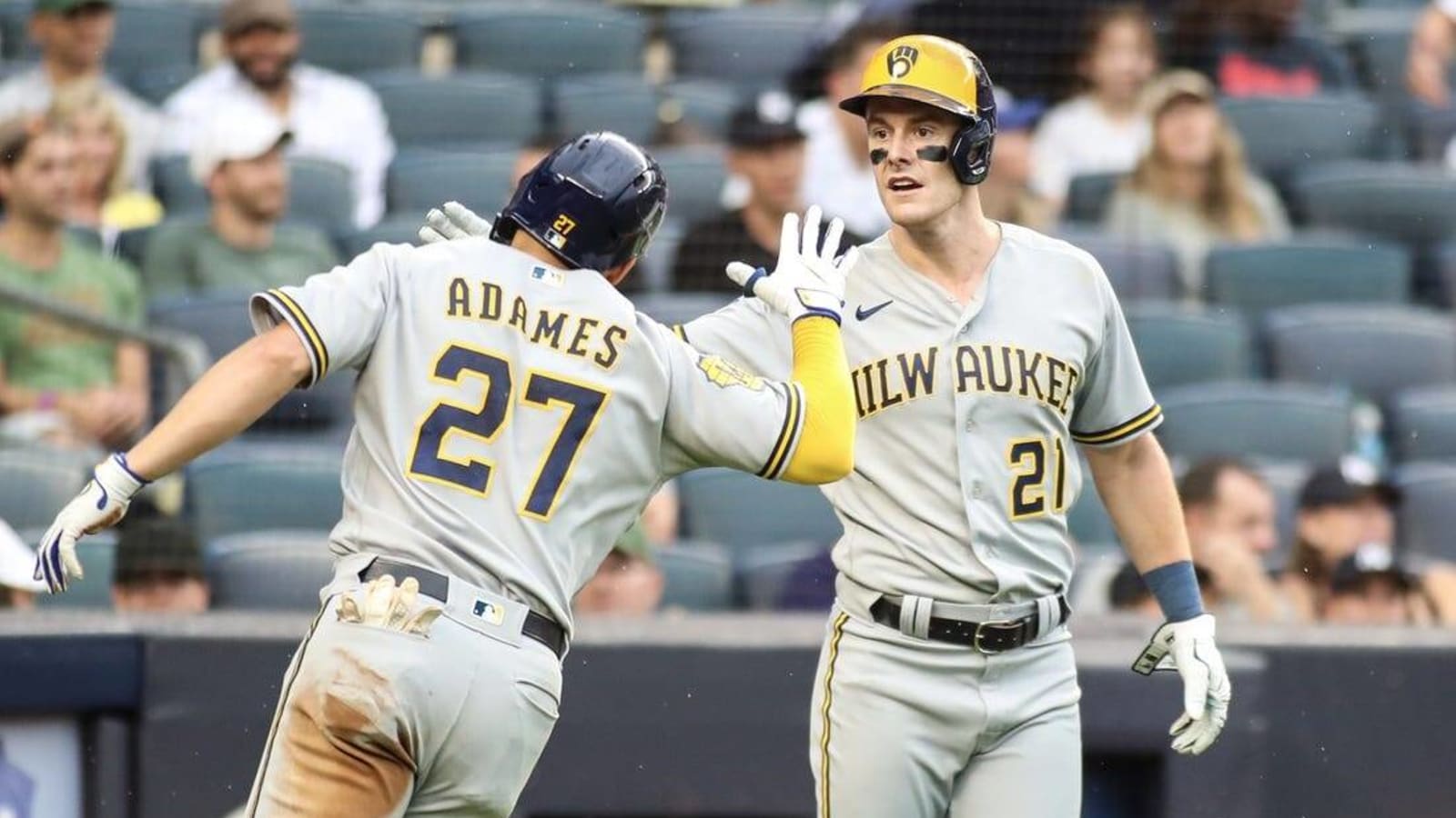 Brewers crank out 7 late runs to beat Yankees