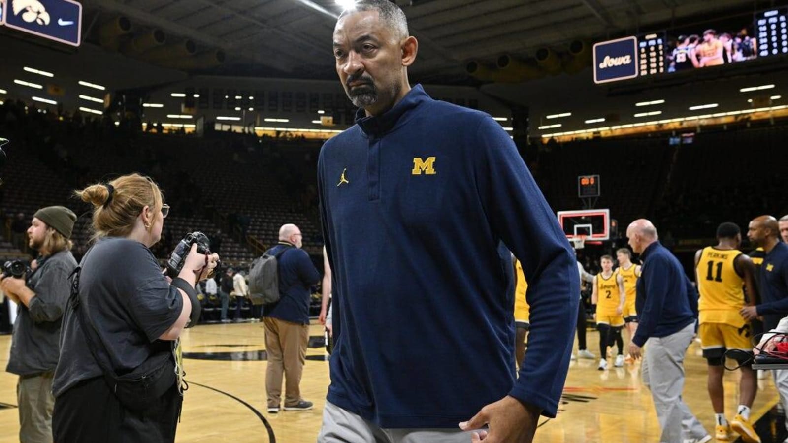 Reports: Michigan&#39;s Juwan Howard involved in incident with strength coach