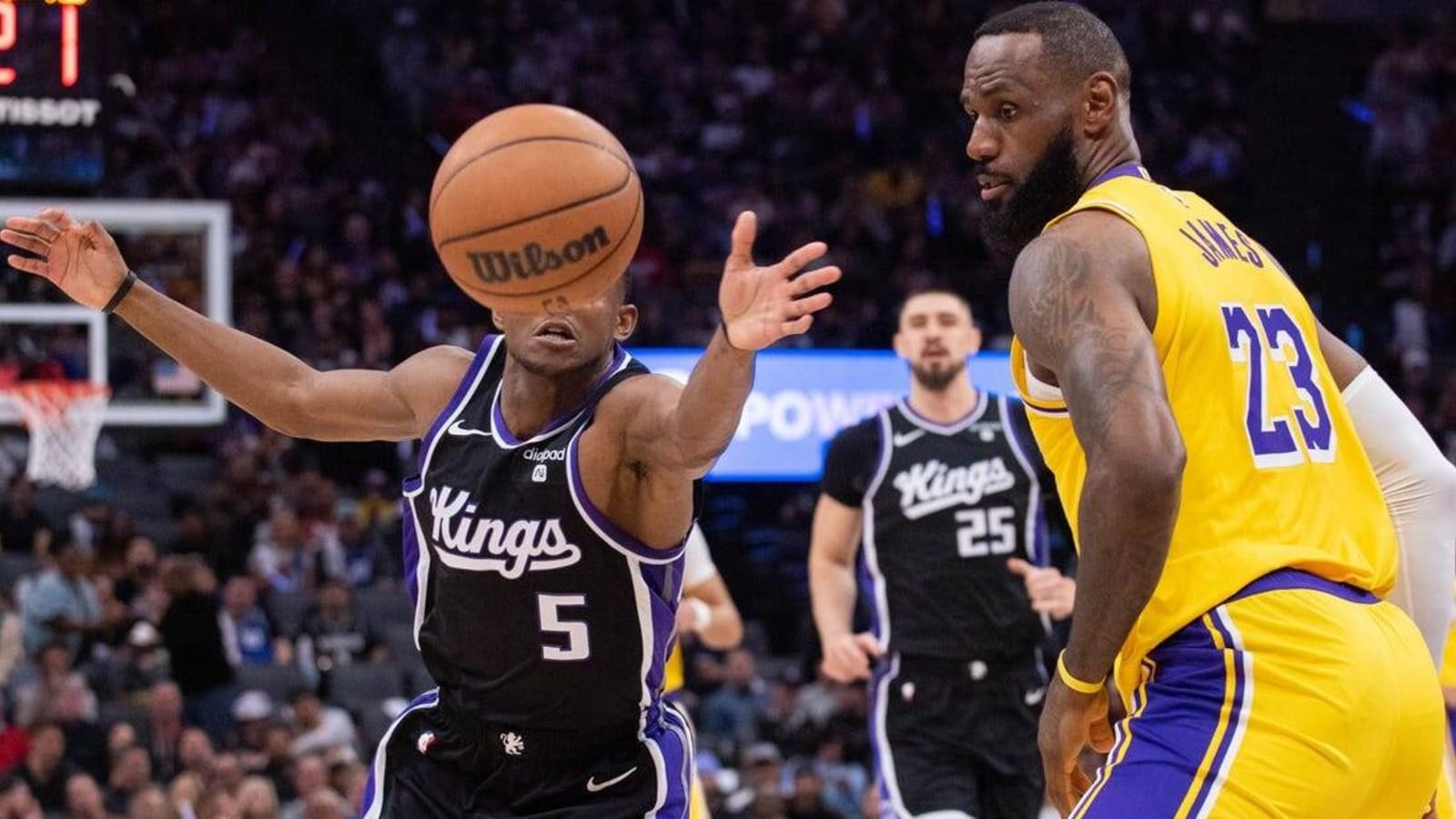 Kings pull away from Lakers, complete season sweep