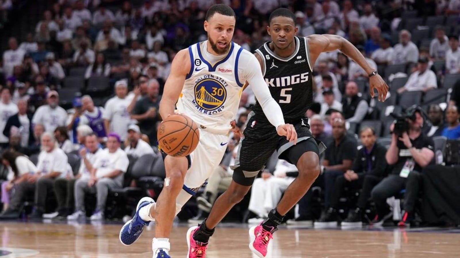 Sacramento Kings at Golden State Warriors Game 4 player prop, odds for 4/23: Curry, Warriors look to outfox Kings