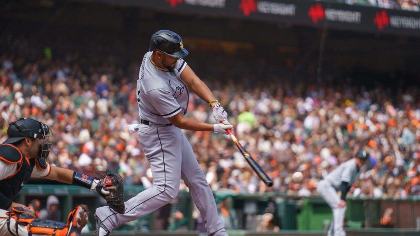 White Sox pound Giants to polish off road sweep