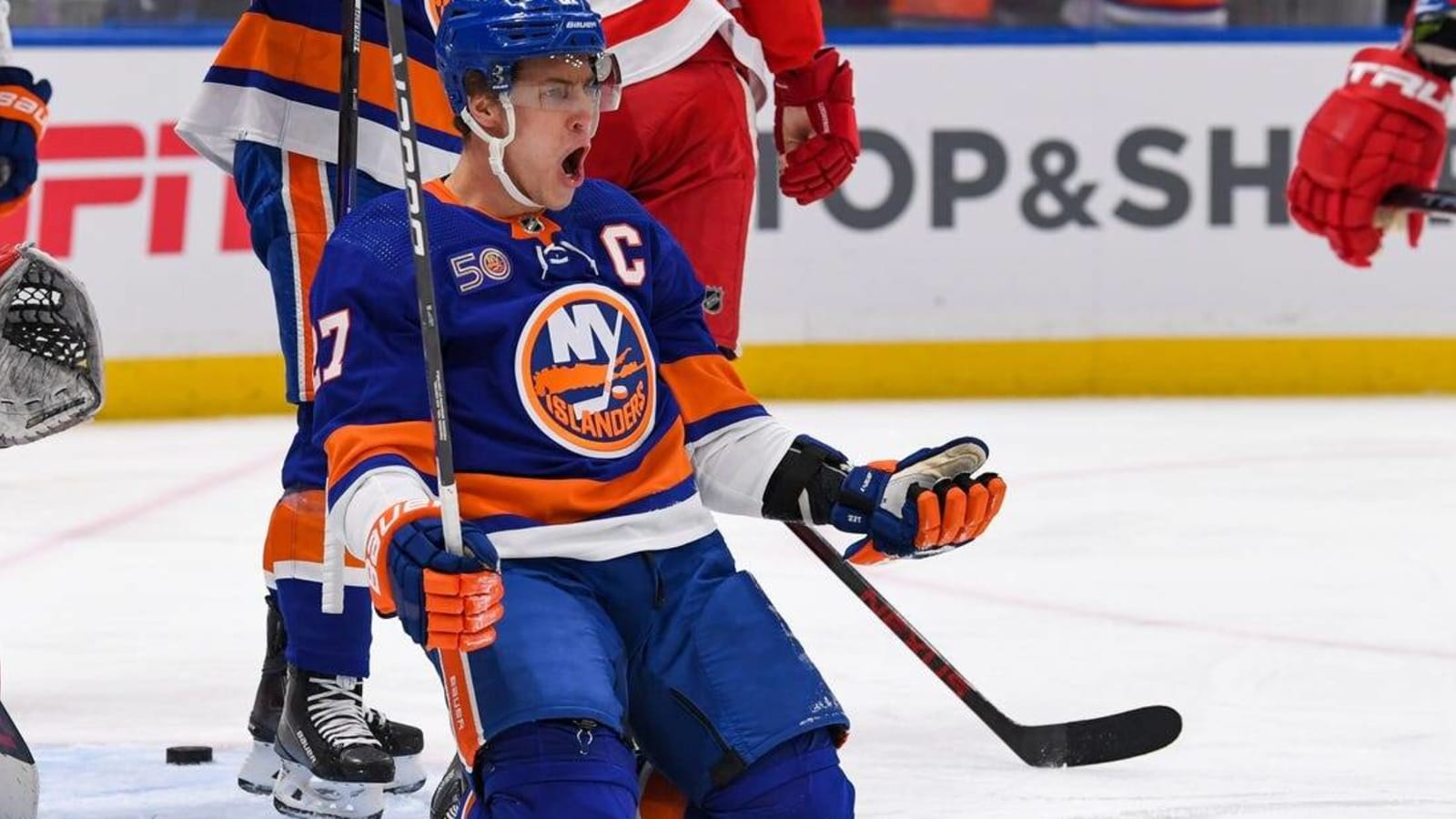 Ilya Sorokin&#39;s 4th shutout of season lifts Isles over Red Wings