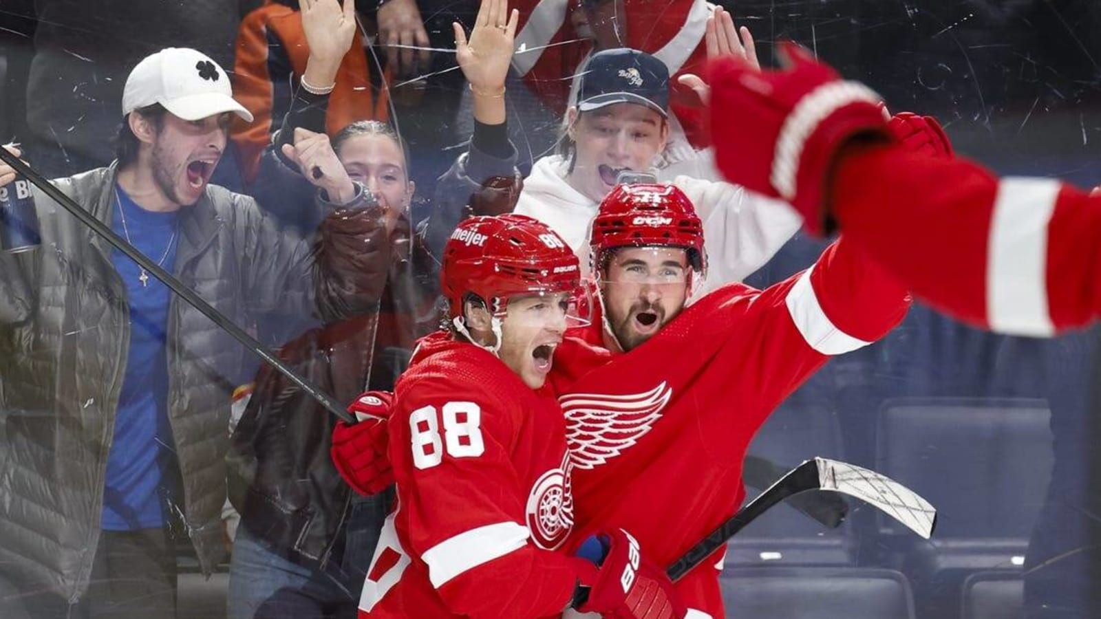 Patrick Kane scores OT winner for Detroit in Chicago return