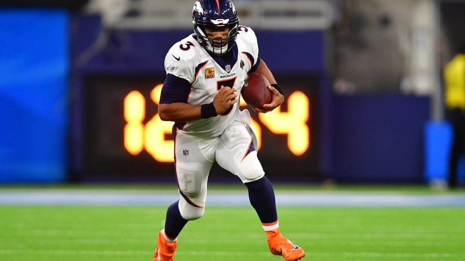 Report: Broncos QB Russell Wilson has partial hamstring tear