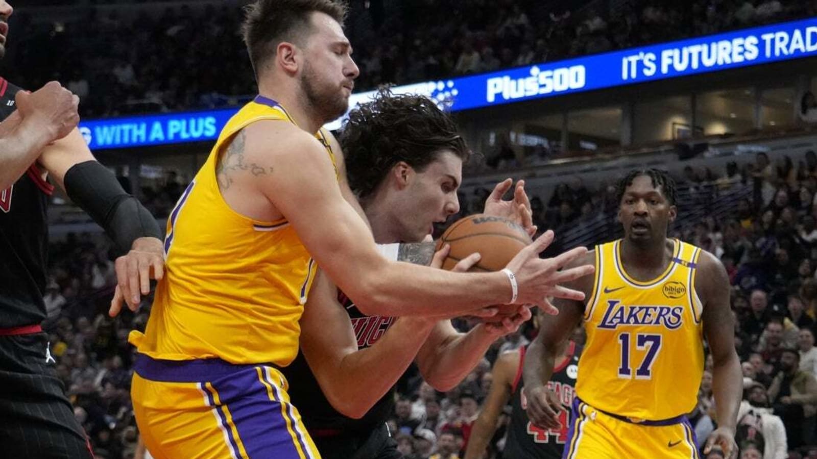 Josh Giddey hits miracle shot at buzzer as Bulls edge Lakers