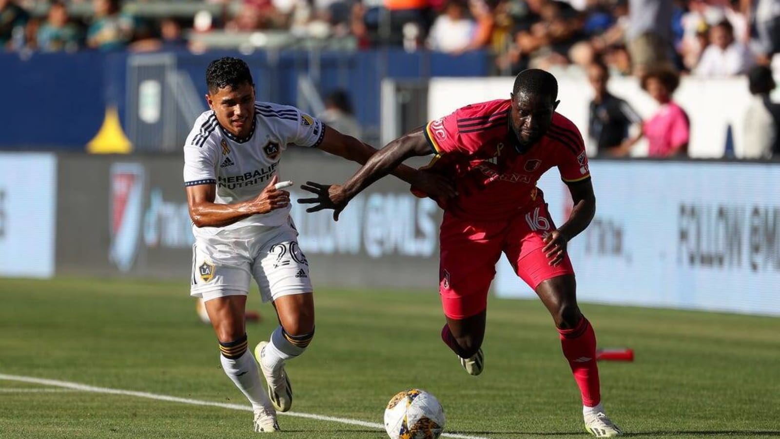 Galaxy storm back to draw with St. Louis after red card