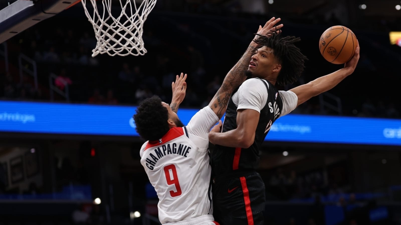 Shaedon Sharpe has Dunk of the Year candidate during career night