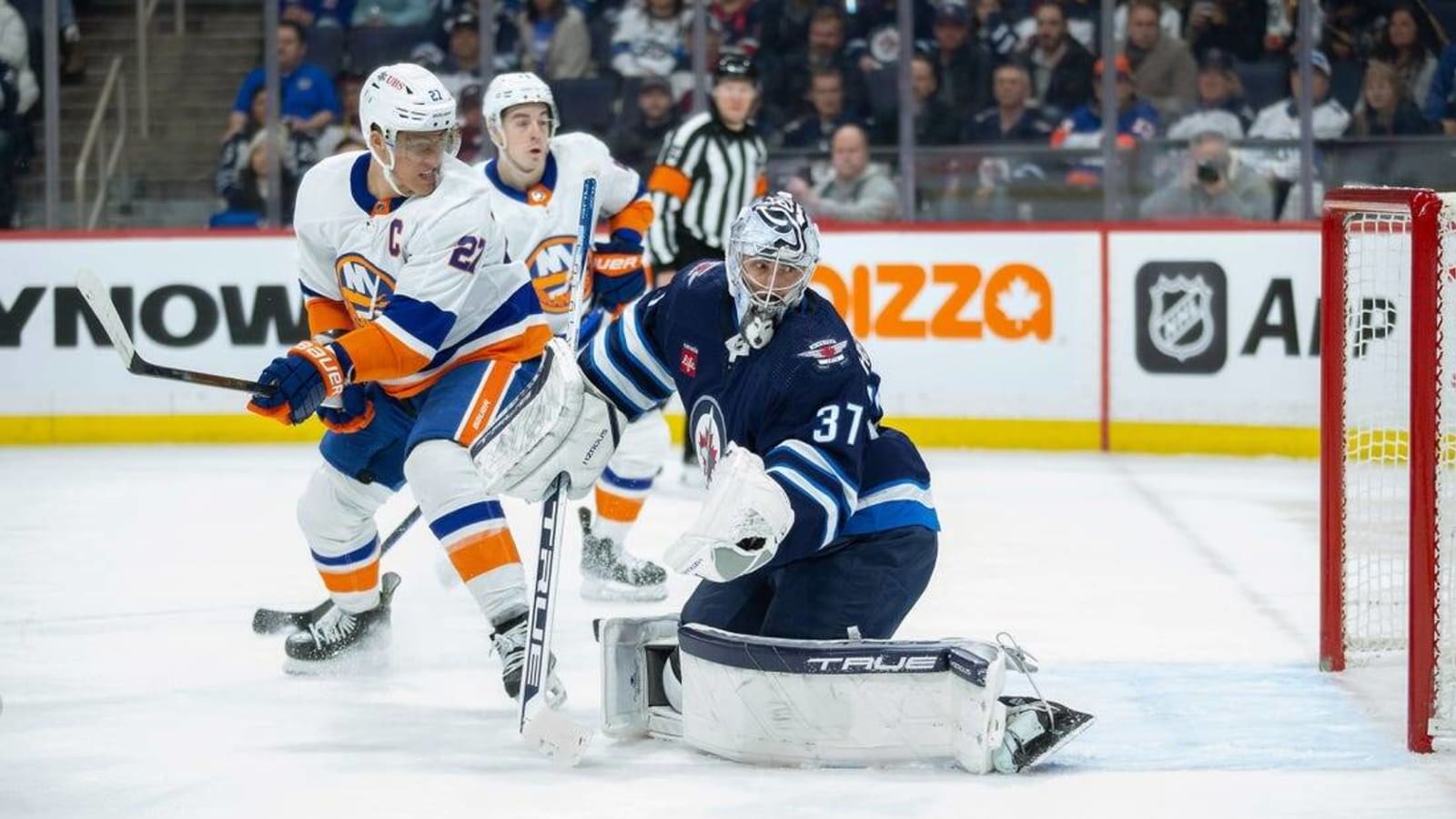 Sizzling Jets top slumping Islanders