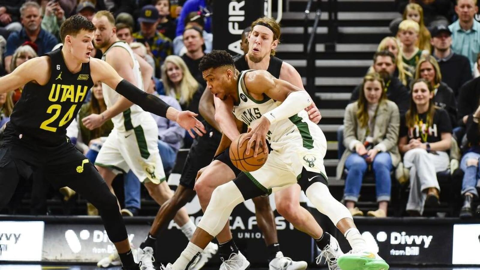 Grayson Allen, Giannis Antetokounmpo help Bucks rout Jazz