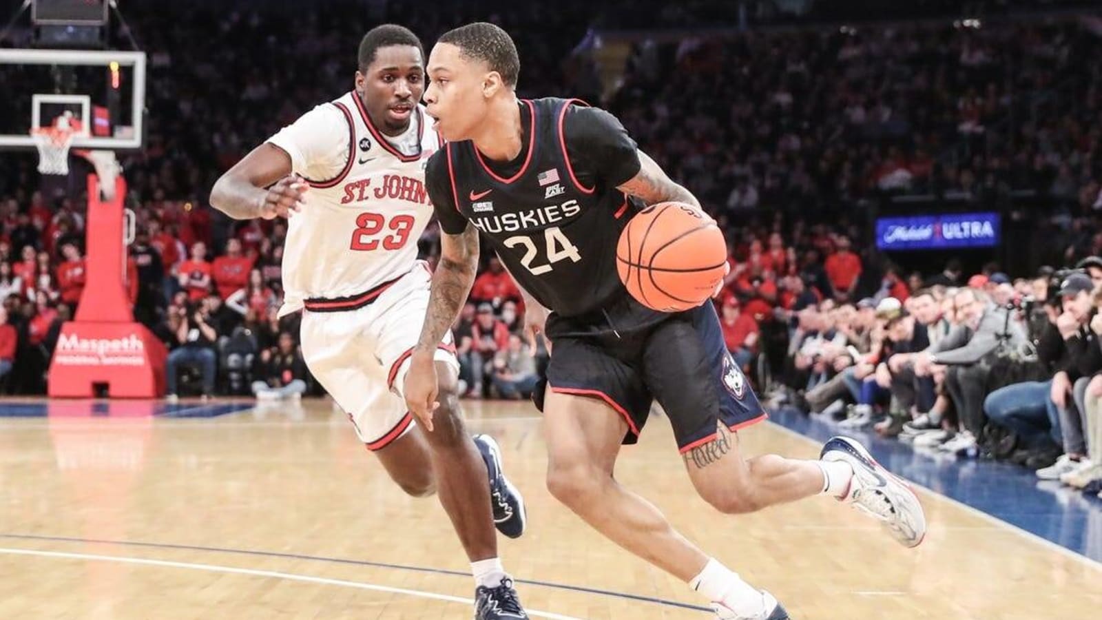 Jordan Hawkins, No. 18 UConn run away from St. John&#39;s