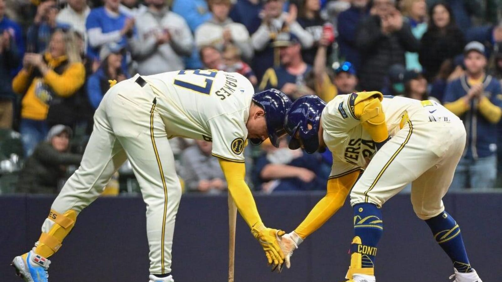 William Contreras blasts Brewers past Mariners