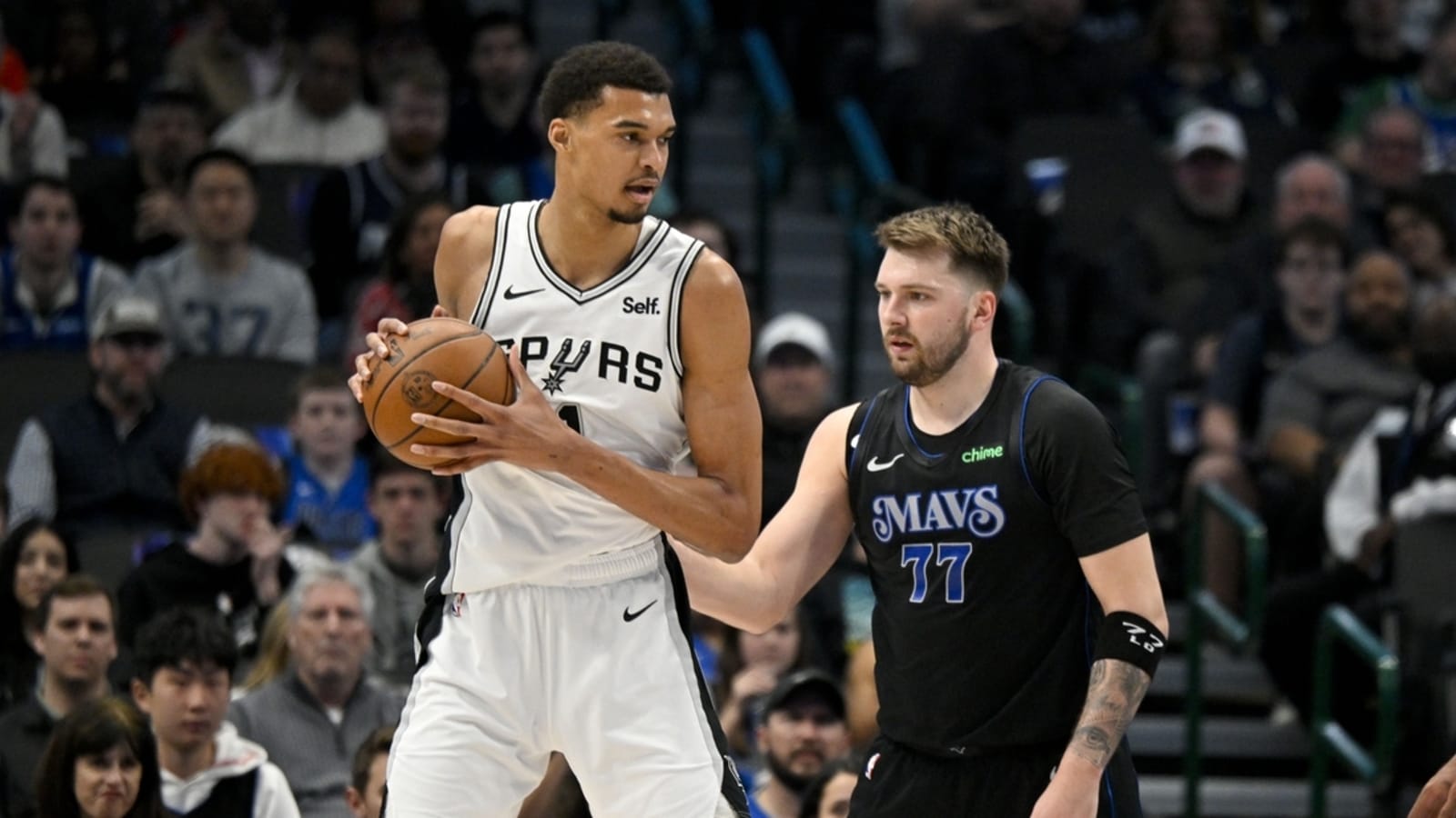 Mavs, Spurs on different paths entering season opener