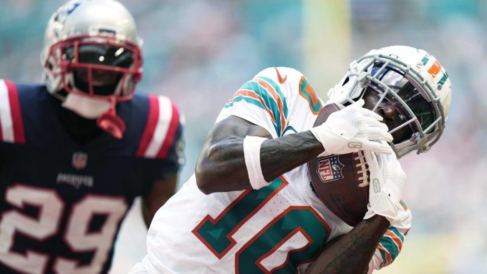 Tyreek Hill makes history as Dolphins handle Patriots