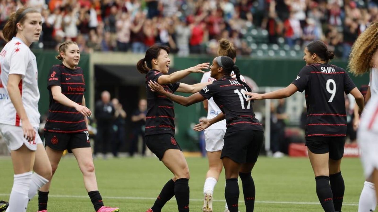 Thorns strike early, often in shutout of Red Stars