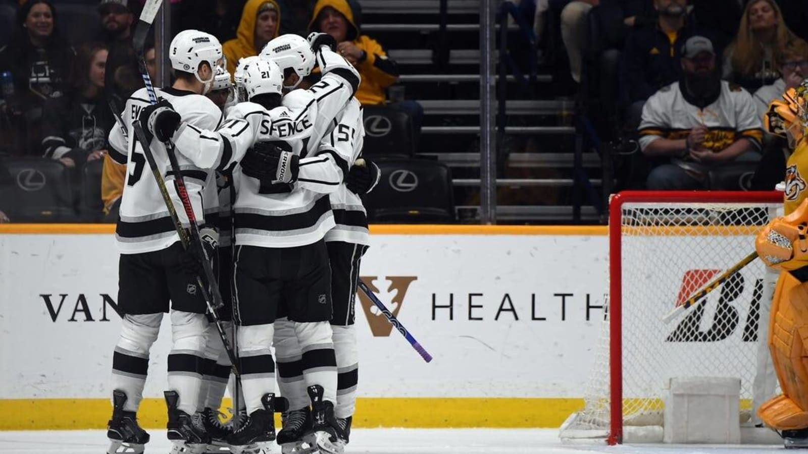 NHL roundup: Kings top Predators, end slide