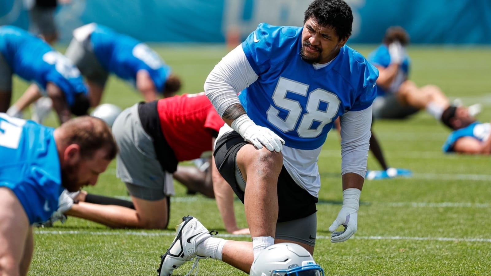 Lions star OT Penei Sewell injures foot in practice