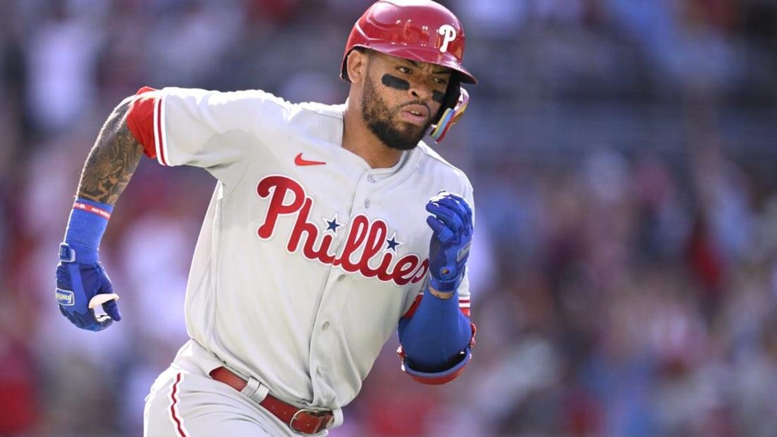 Phillies get off to fast start, hold on to defeat Padres