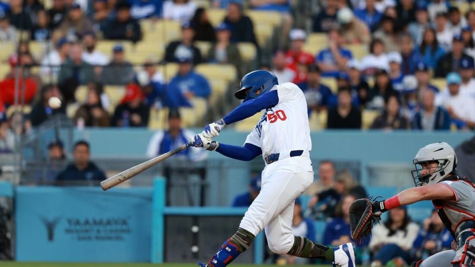 Dodgers blow lead, bounce back to beat Reds