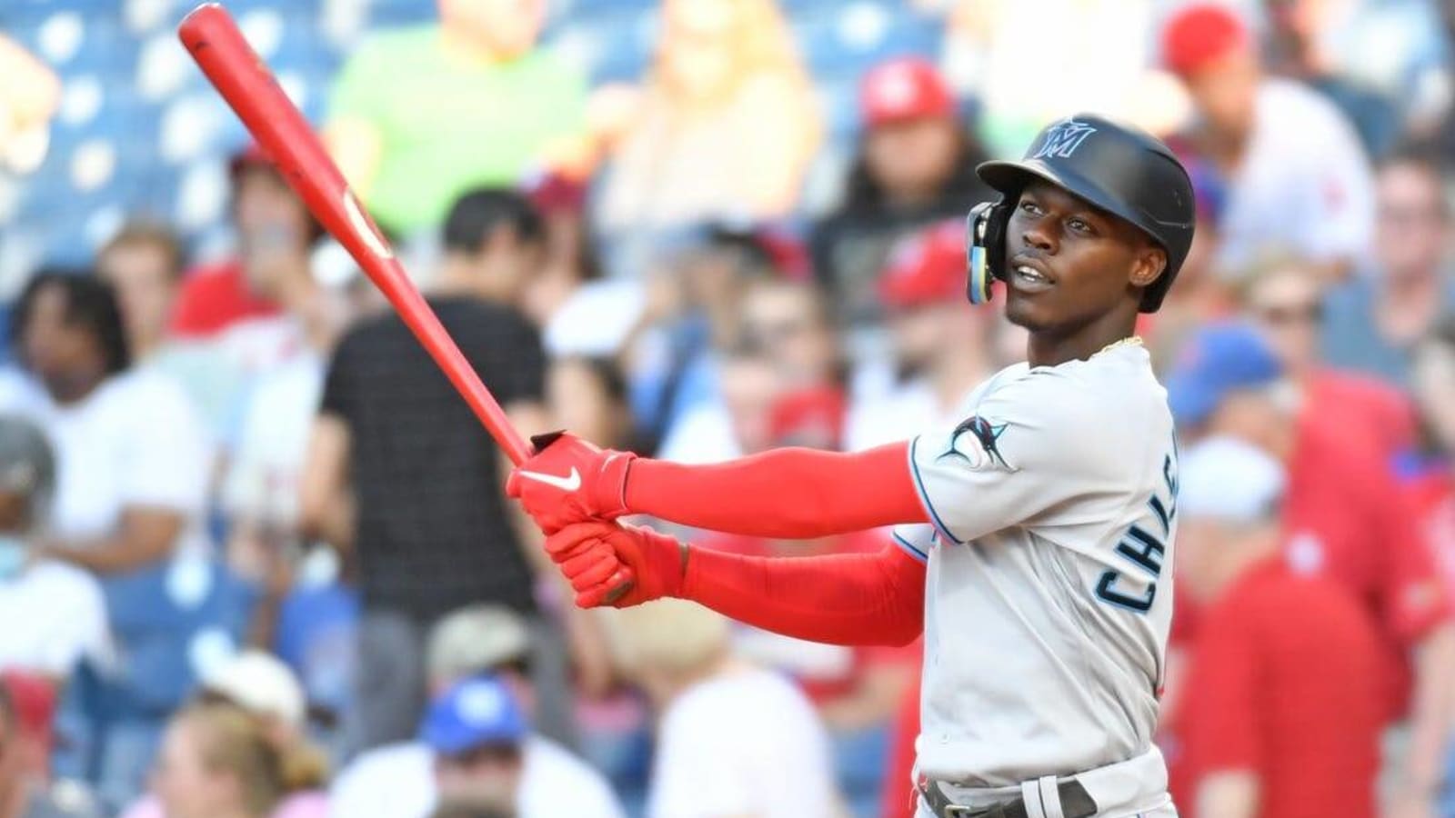 Report: Marlins&#39; Jazz Chisholm Jr. (back) has stress fracture