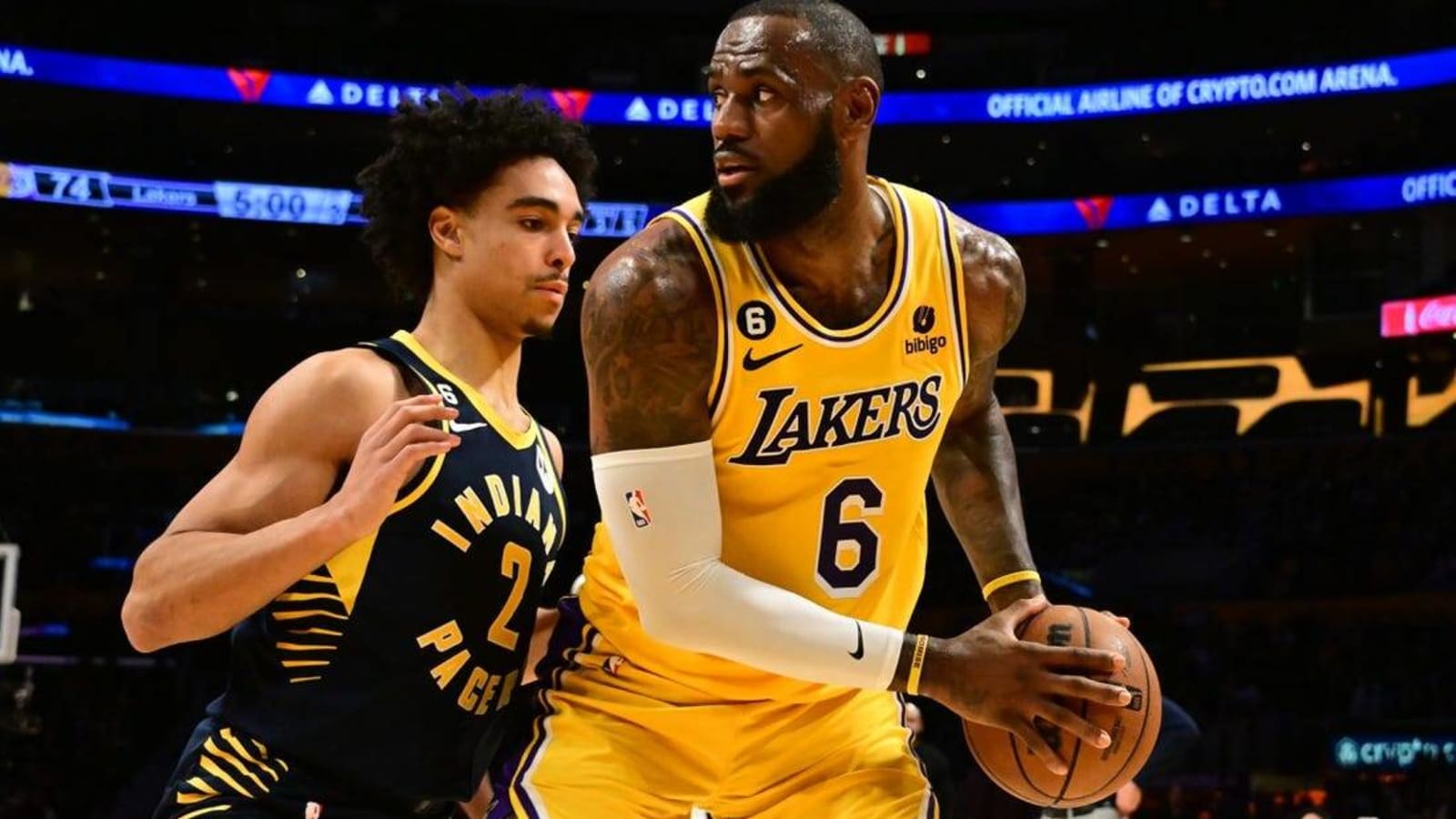 Lakers blow 17-point lead in 4th quarter, lose to Pacers at buzzer