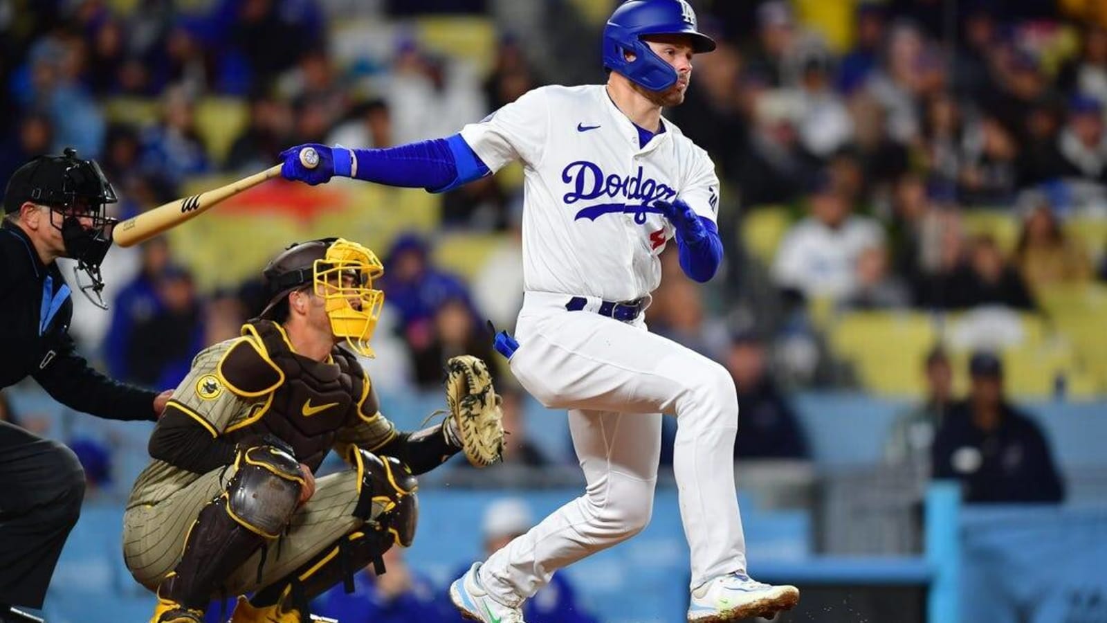 After lengthy rain delay, Dodgers cool off Padres&#39; bats