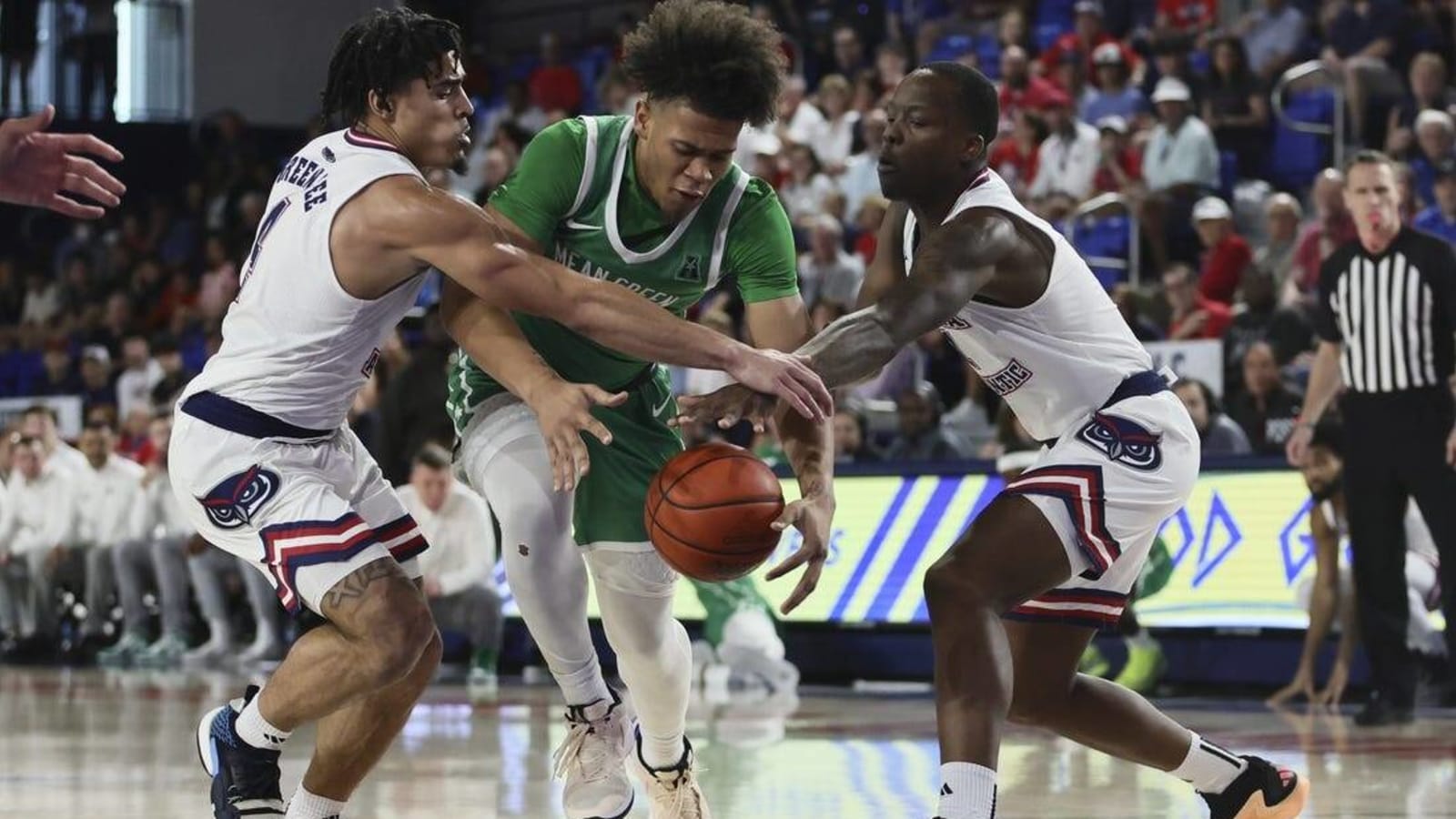 Johnell Davis lifts No. 22 Florida Atlantic past North Texas