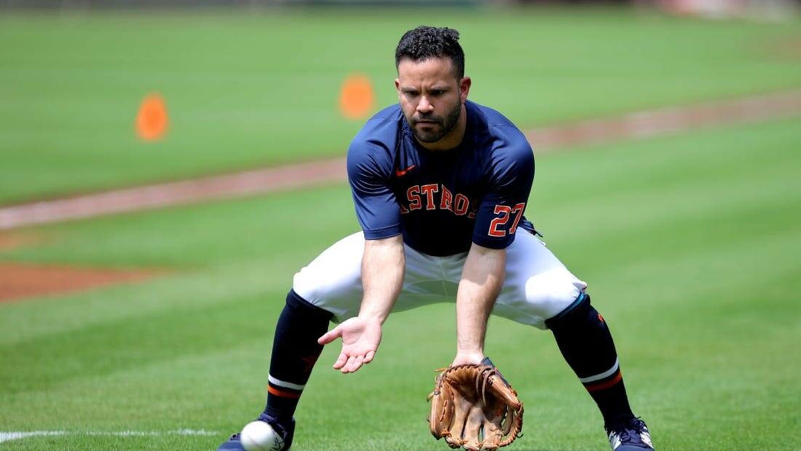 Astros 2B Jose Altuve (thumb) resumes baseball activities