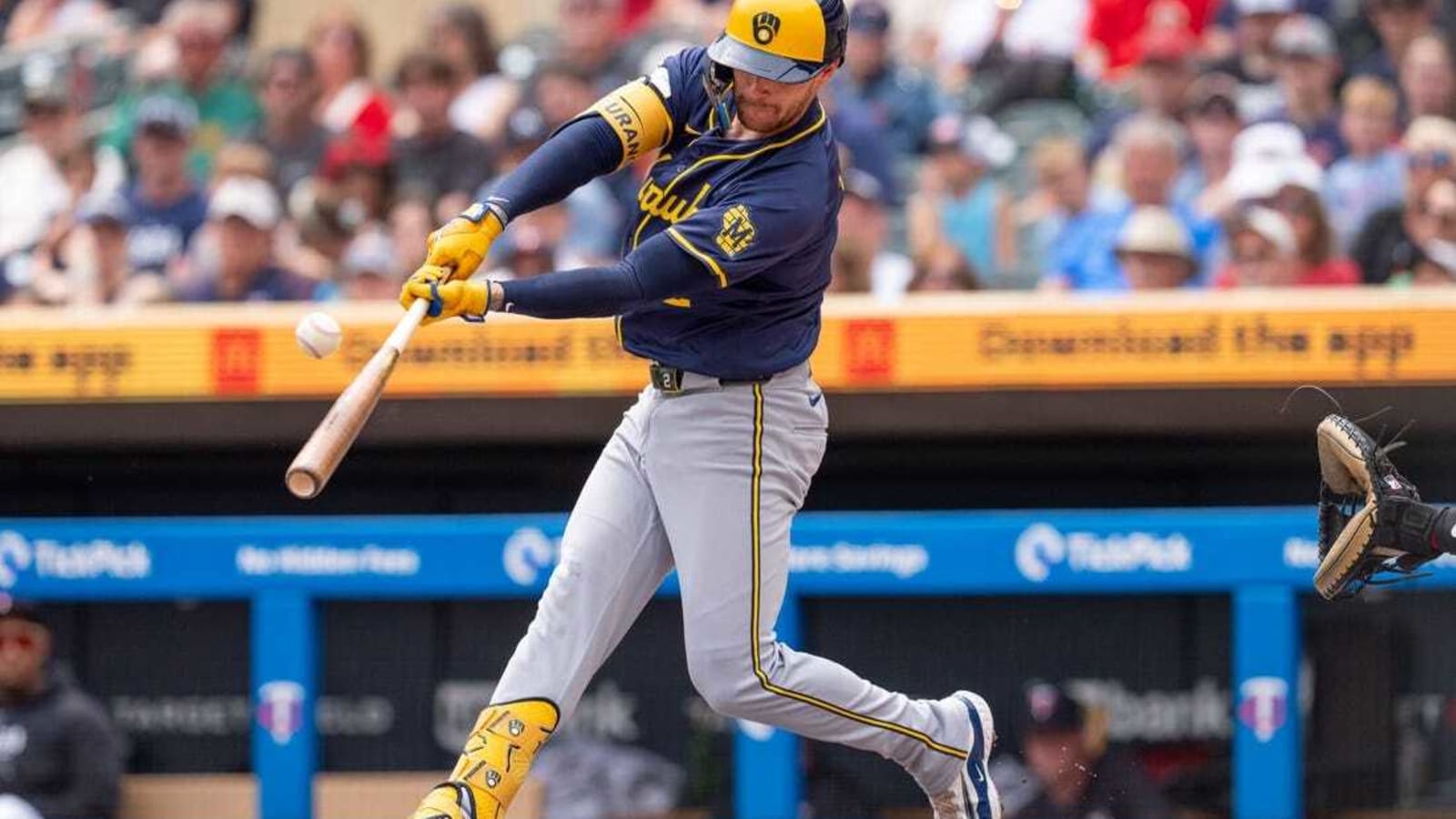 Rhys Hoskins, Eric Haase power Brewers past Twins