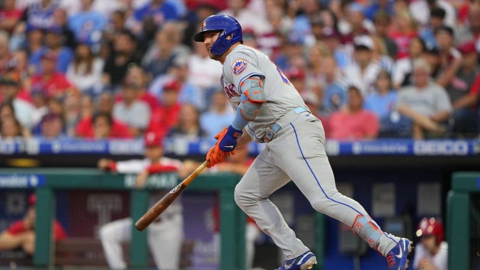 Pete Alonso knocks in three as Mets pound Phillies