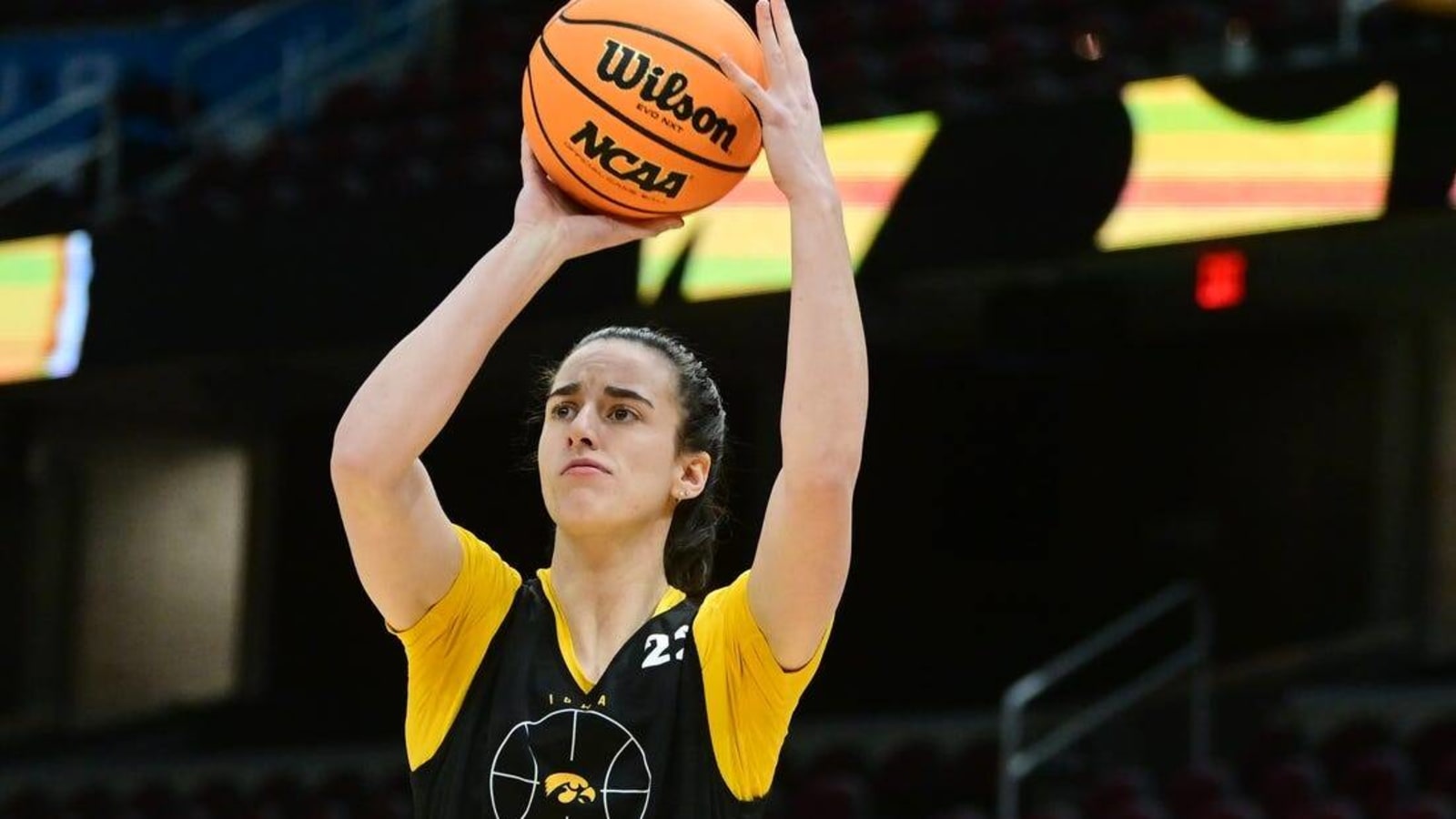 Women&#39;s Final Four: UConn-Iowa Preview, Props & Trends