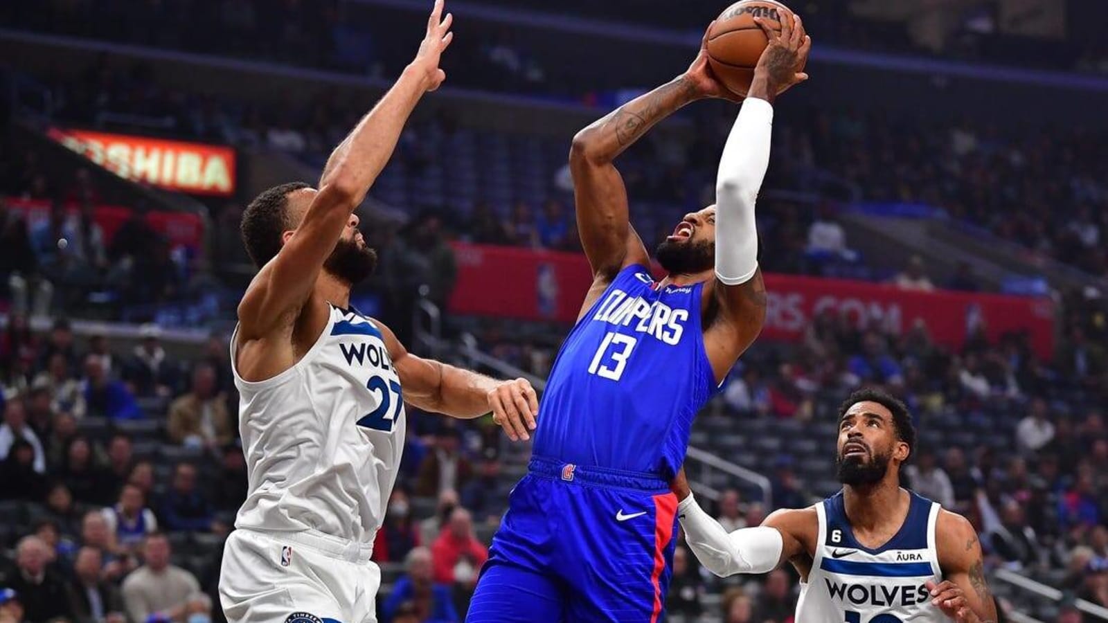 Wolves handle Clippers, end three-game skid