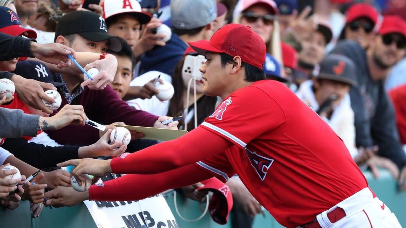 Shintaro Fujinami faces off with Shohei Ohtani in Spring Training