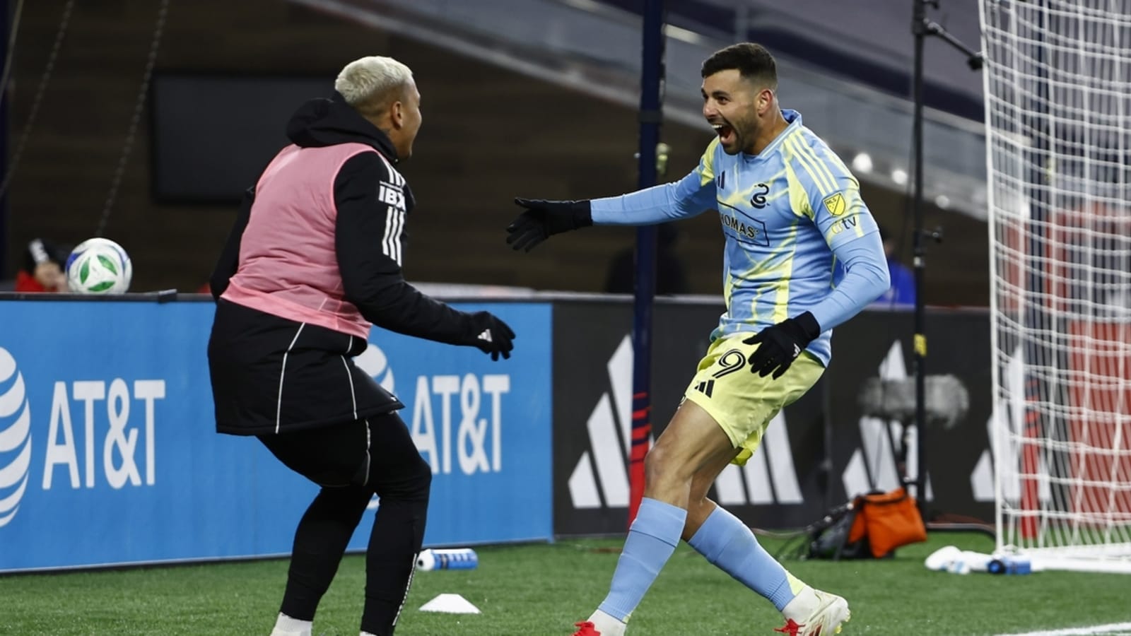 Philadelphia Union stay perfect; Revolution still without a goal