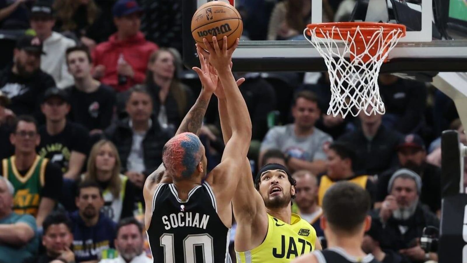 NBA roundup: Spurs top Jazz, end 16-game skid