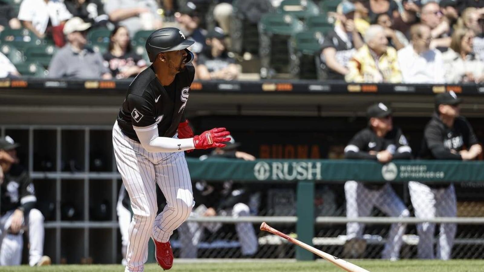 White Sox DH Eloy Jimenez (abdominal) hospitalized