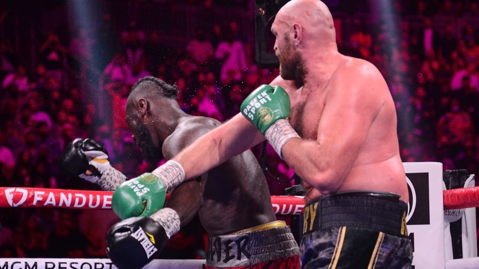 Oleksandr Usyk keeps titles from Tyson Fury in heavyweight rematch