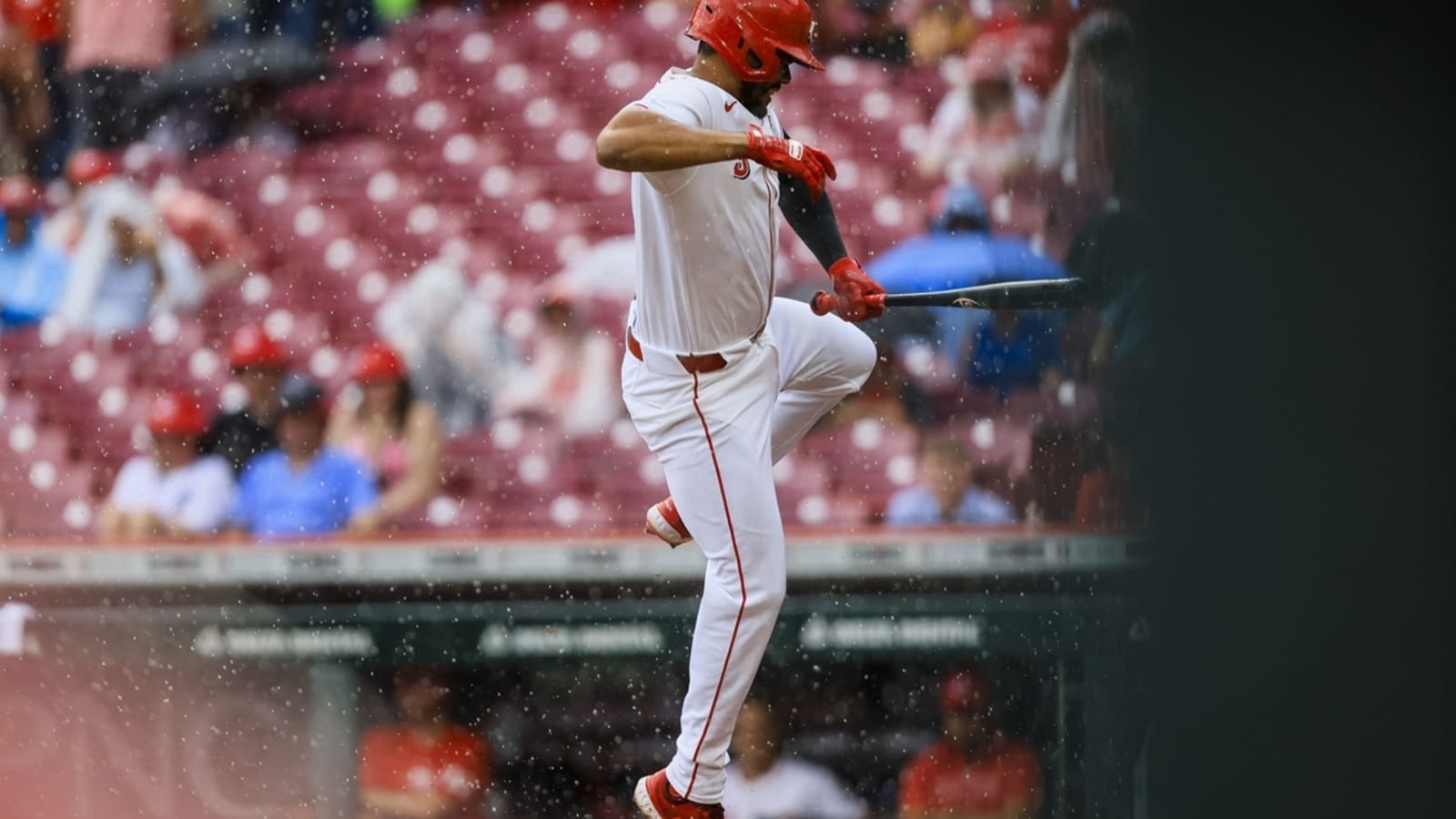 Reds lose 1B/3B Jeimer Candelario to broken big toe