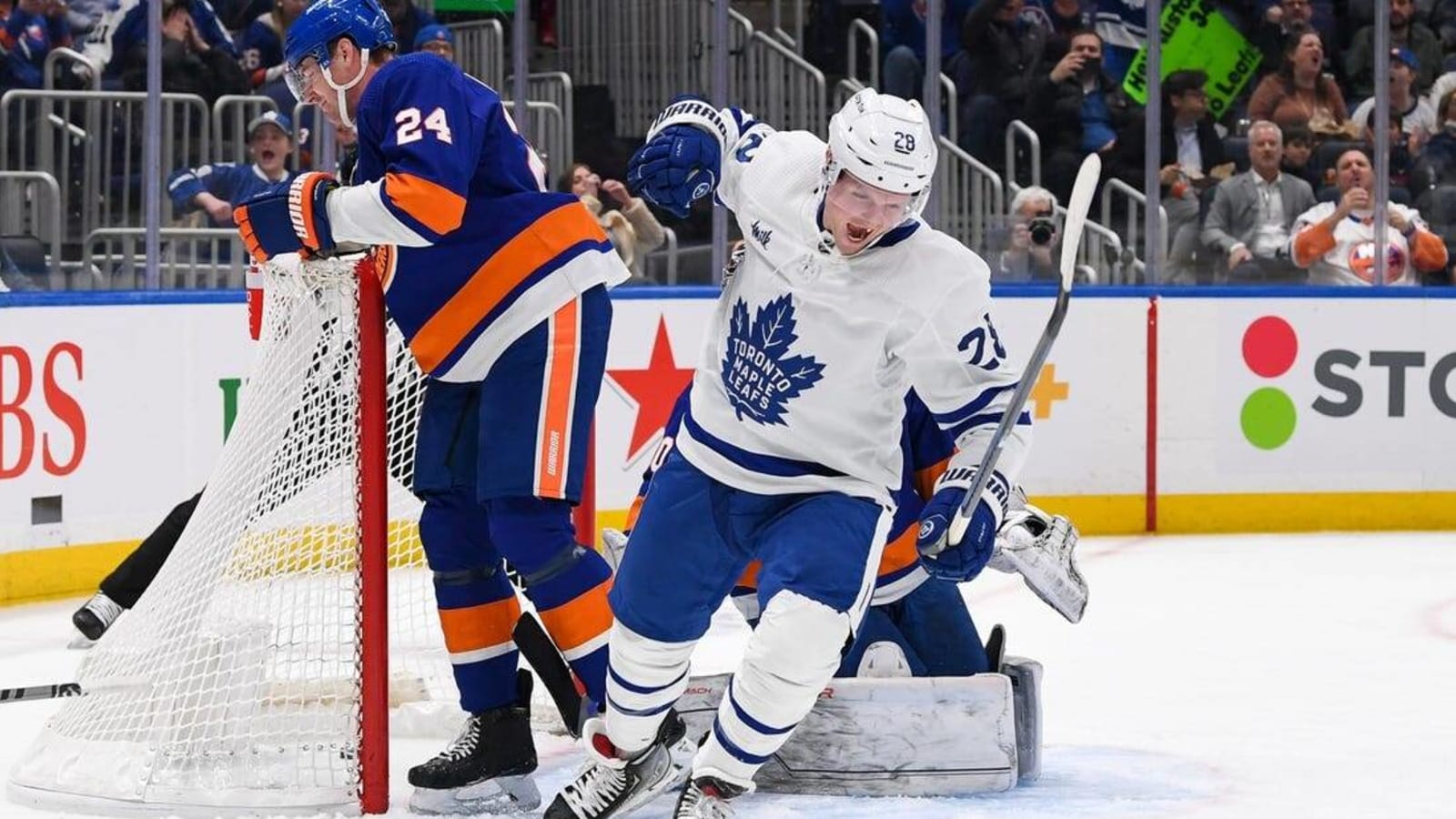 Cal Clutterbuck, Islanders blow out Leafs