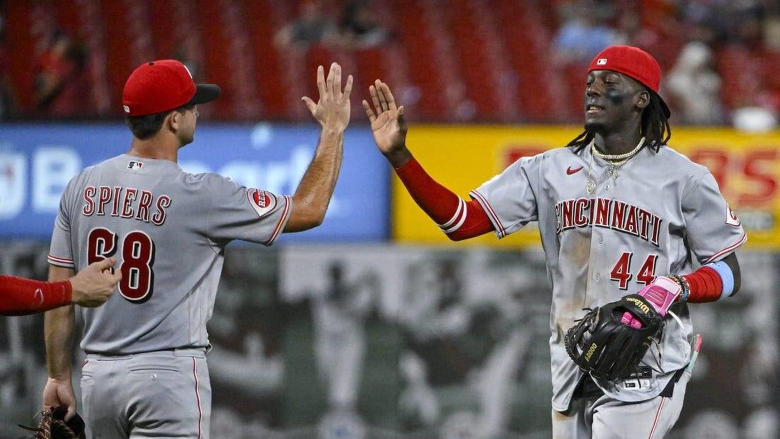 Fresh off rout, Reds aim to stay afloat in clash vs. Cards