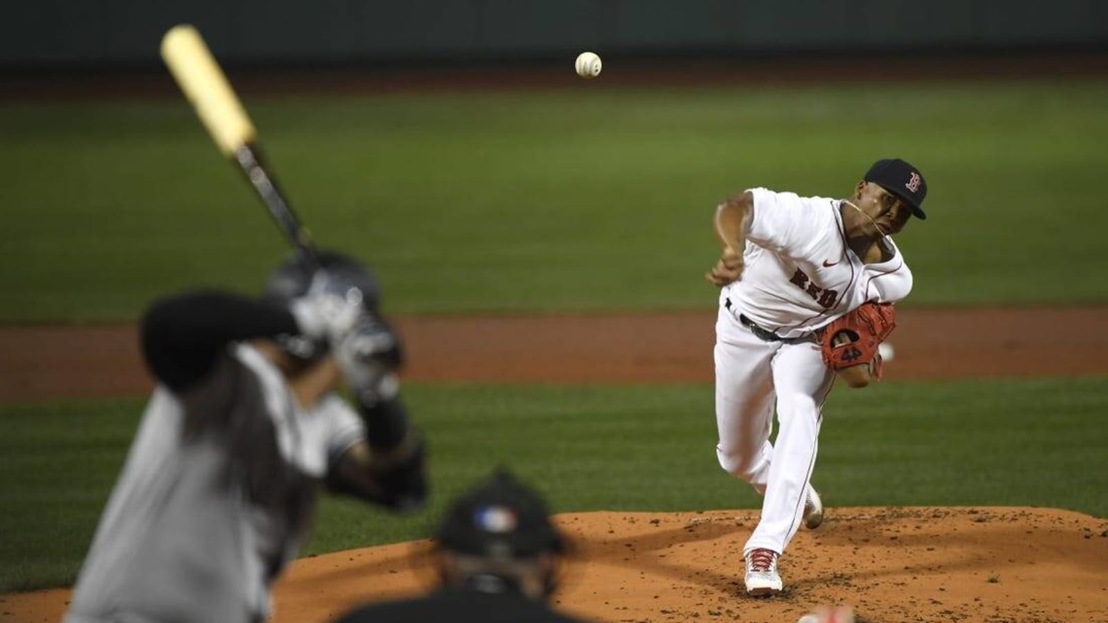 Three Red Sox errors help Yankees win another in Fenway