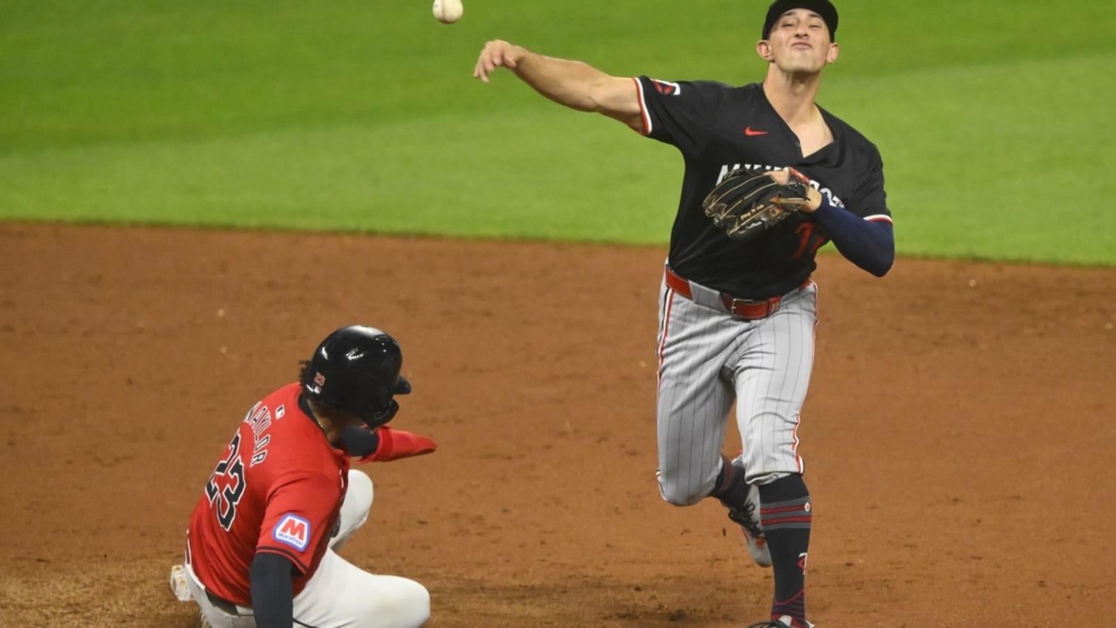 Matt Wallner, Willi Castro propel Twins past Guardians