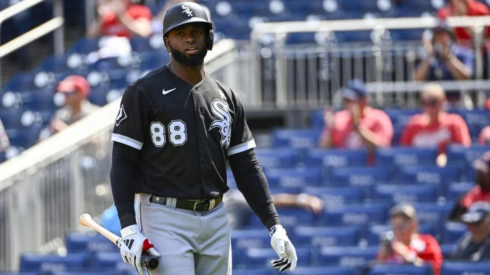 White Sox place OF Luis Robert Jr. (knee) on IL, ending his season