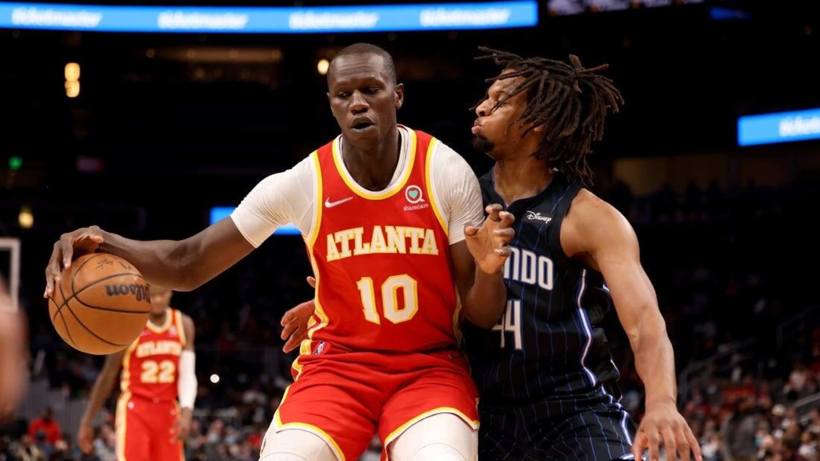 Spurs sign veteran C Gorgui Dieng