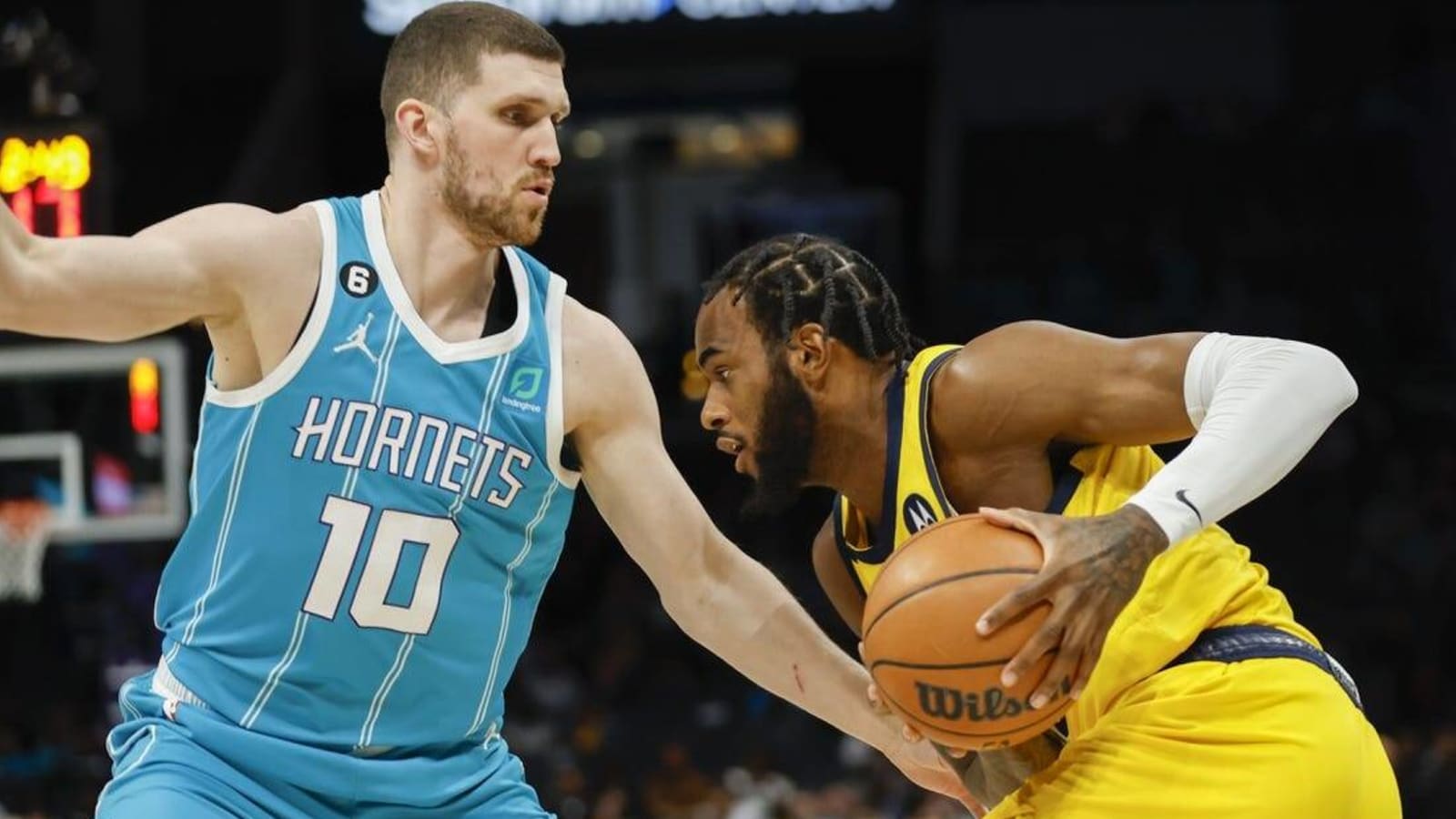 Hornets storm back from 21 down to top Pacers