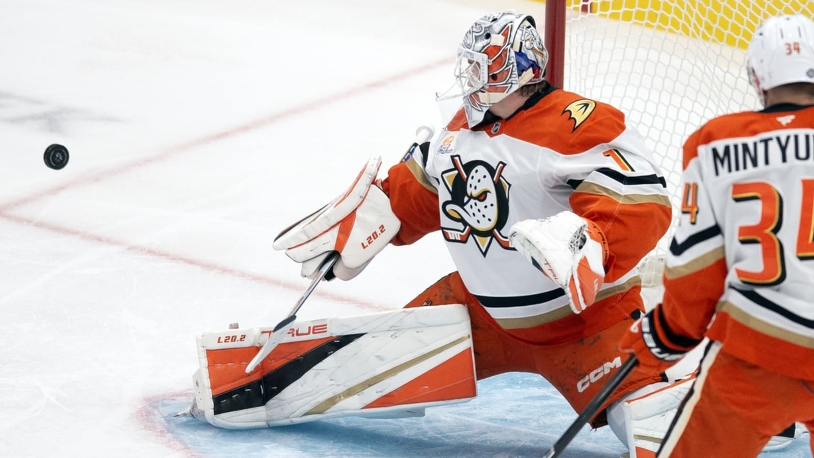 Lukas Dostal blanks Sharks in Ducks&#39; season-opening win